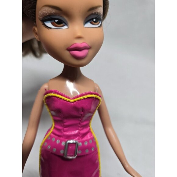 Bratz Neon Pop Divaz Yasmin Doll 2008 Original Dress Hazel Eyes Pink Lip - Picture 12 of 13
